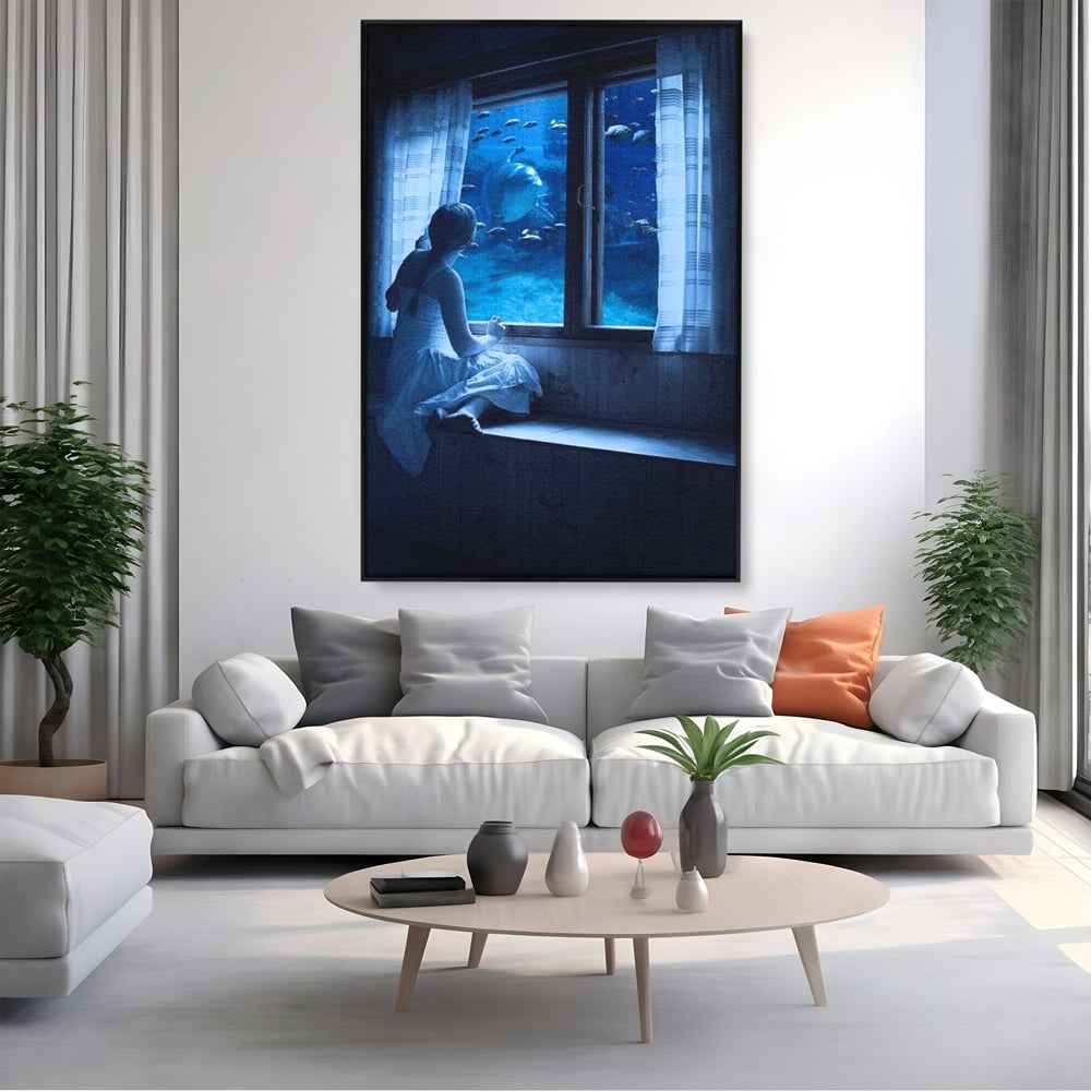 Tablou canvas cu tablou canvas cu fata privind in acvariu, in rama de aluminiu negru, pe perete intr-un living